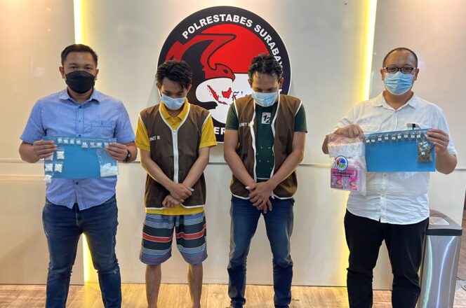 
					Dua Serangkai Pengedar Barang Haram Diciduk Satresnarkoba Polrestabes Surabaya 