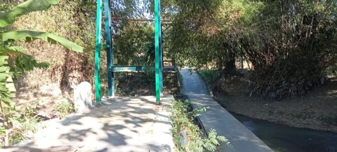 
					Dapat Bantuan Pemerintah “Guna Memperlancar Akses Jalan Penghubung Dua Desa”