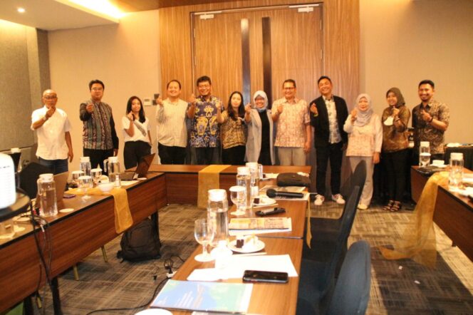 
					Gandeng Stikosa-AWS, Kominfo Gelar Pelatihan TSA Untuk Mahasiswa