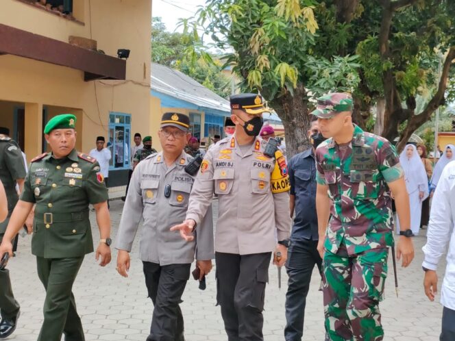 
					Komandan Puslatpurmar-5 Baluran, Ziaroh Makam Pahlawan Nasional