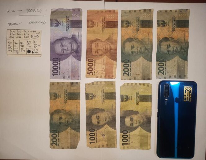 
					Polsek Pesisir Tengah Amankan Dua Pelaku Judi Togel 