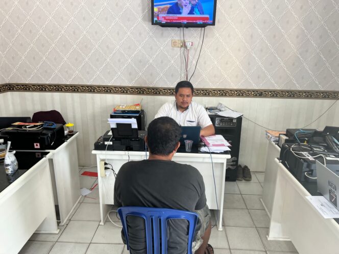 
					Kedapatan Edarkan Sabu Supir Asal Desa Sukamaju Diringkus Polisi