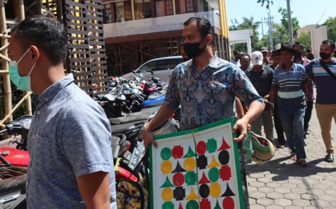 
					Obrak-abrik Perjudian, Polres Probolinggo Kota Amankan Lima Orang dan Puluhan Motor