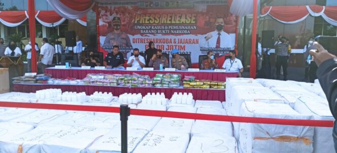 
					Polda Jatim Musnahkan Barangbukti Narkoba  236,79 kg
