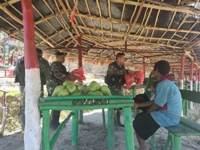 
					Dagangan Letena Tabuni Ludes Karena TNI