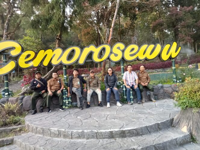 
					Tim Kemetrian LHK Memberi Pembinaan Pengelolaan SDH Di Perhutani KPH Lawu Ds