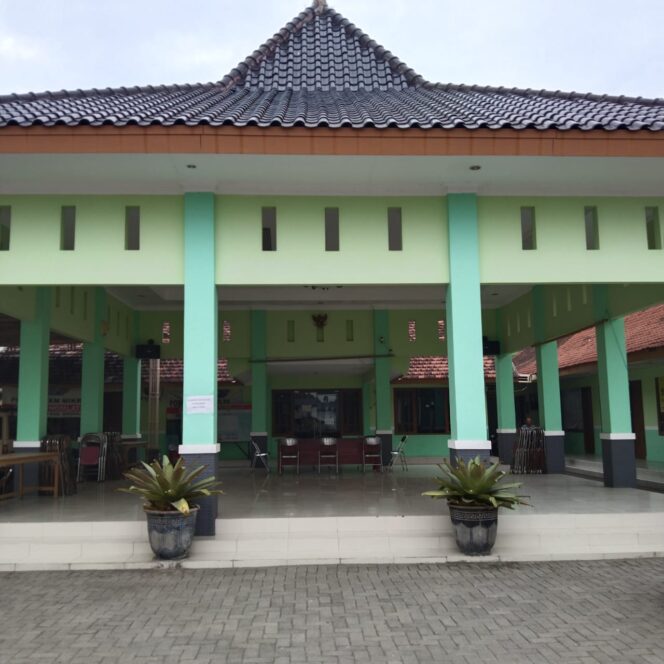 
					Pelayanan Kantor Desa Wonomlati Krembung Sidoarjo di Keluhkan Warga