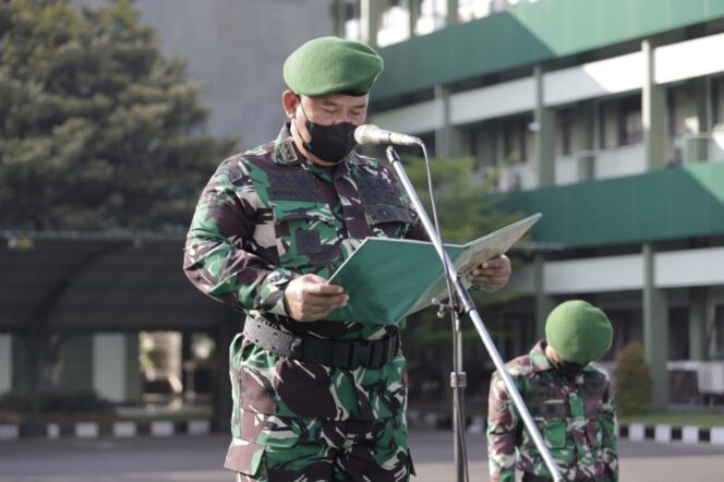 
					Kapendam V/Brawijaya Jadi Irup pada Upacara Bendera Di Makodam V/Brawijaya