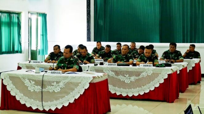 
					Wakil Sementara Danrem 083/Baladhika Ikuti Vicon Soal Penguatan Program Dari KSAD