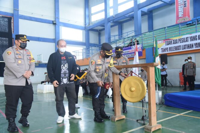 
					Cetak Atlet Daerah,Polres Lamongan Gelar Turnamen Pencak Silat