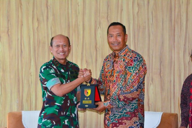 
					Pangdam V/Brawijaya melaksanakan Kunjungan Kerja ke Universitas Muhammadiyah Malang