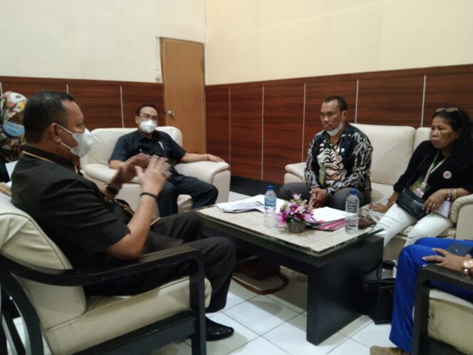 
					Diduga,Berkas Perkara Hilang, Julianta Sembiring. SH, Bersama Ketum AWI Datangi PN Surabaya