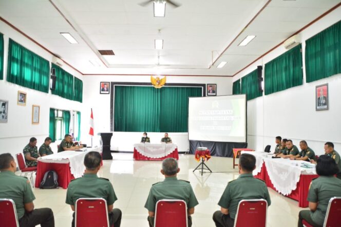 
					Tim Itdam V/Brawijaya Lakukan Verifikasi di Makorem Baladhika Jaya