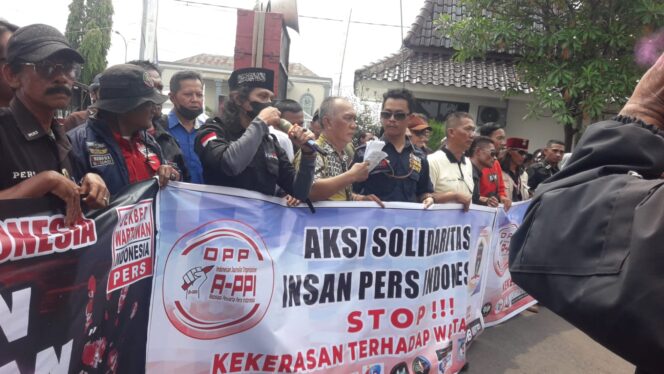 
					Aksi Ribuan Wartawan Akan Berlanjut Di Mabes Polri Dan Kemendagri
