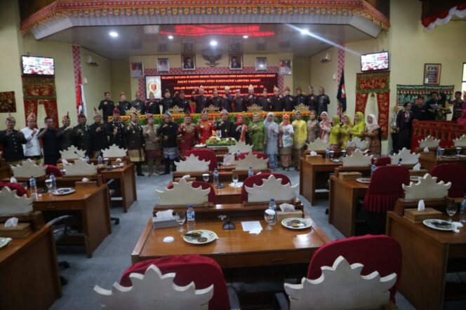 
					Rapat Paripurna Peringati HUT ke-31 Kabupaten Lampung Barat