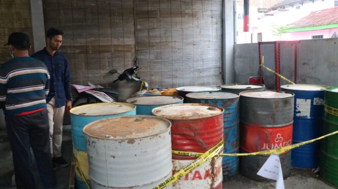 
					Timbunan BBM 1,5 Ton, Berhasil Diungkap Polres Ponorogo