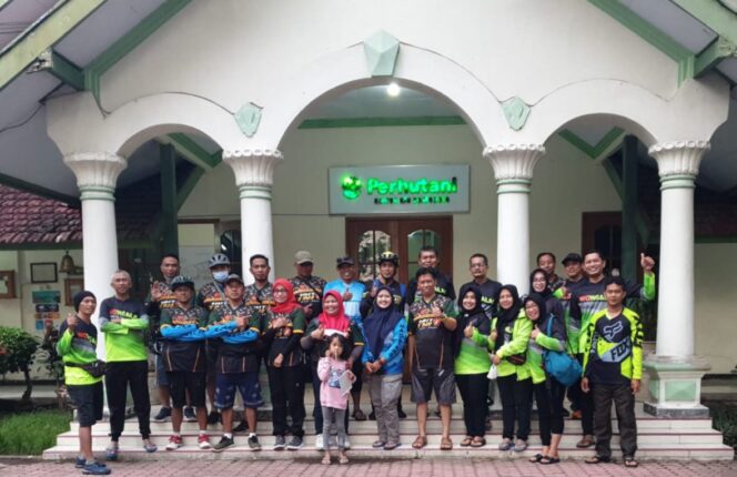 
					Perhutani Gowes Bareng Di HUT TNI ke 77