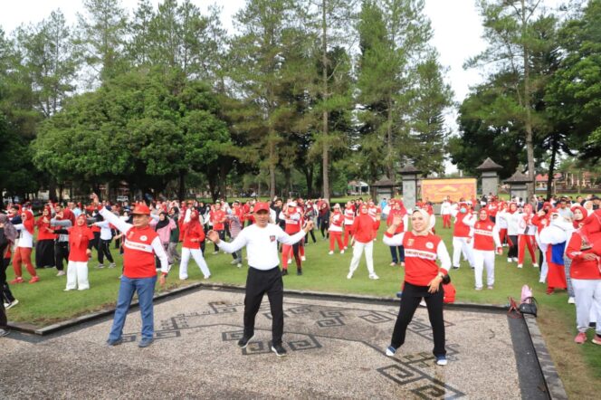 
					Dalam  HUT YJI ke-41 Bupati Lampung Barat Adakan Senam Bersama