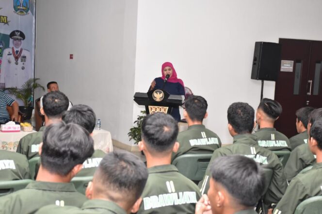 
					Gubernur Jatim Dan Pangdam Brawijaya Beri Semangat Kontingen Jatim 3