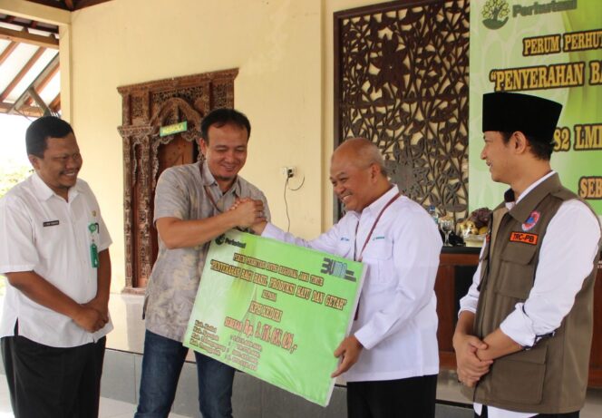
					Perhutani Kediri Menyerahkan Sharing Produksi Kepada LMDH Kabupaten Trenggalek