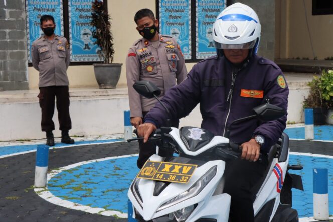 
					Satlantas Polres Lampung Barat Buka Bimbel Uji Teori Praktek SIM