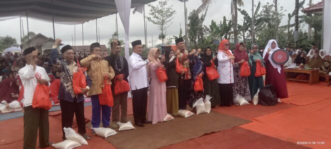 
					Bupati Lampung Barat Hadiri Pengajian  Dikecamatan Batu Ketulis