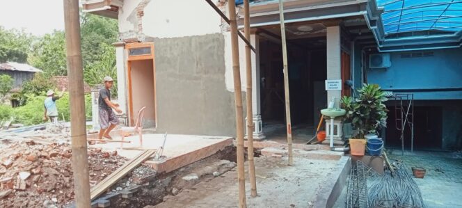 
					Dari APBD Tahun 2022 Kelurahan Lembeyan Kulon Perluas Kantor Pelayanan Masyarakat