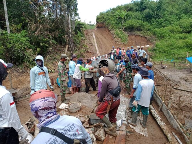 
					Pekerjaan Pembukaan Jalan Baru Dalam Rangka Karya Bhakti TNI Kodim 0422/LB