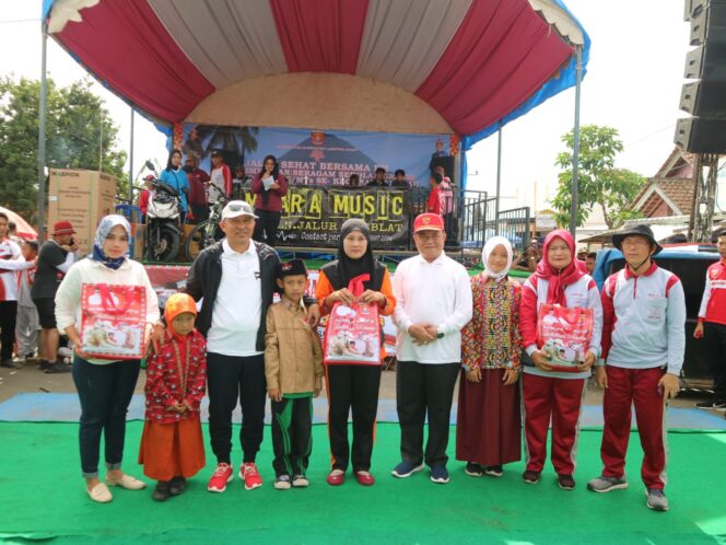 
					Bupati Lampung Barat Jalan Sehat Bersama Ribuan Masarakat