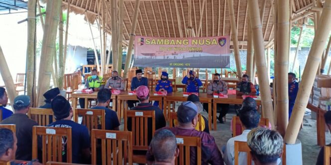 
					Polairud Baharkam Mabes Polri Bertandang ke Koramil Nusa Penida