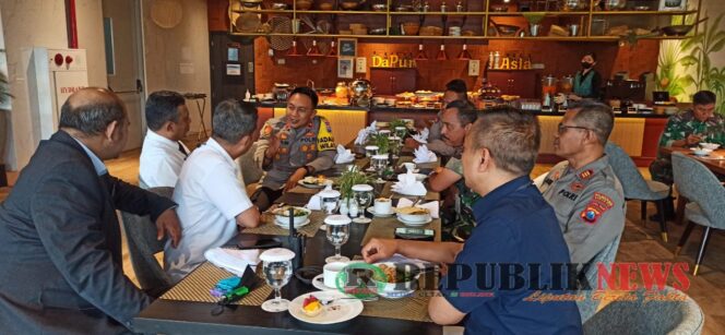 
					Jelang Nataru, Polsek Tegal Sari  Gelar Rakor Dengan Tiga Pilar Serta GM Hotel Royal Tulip