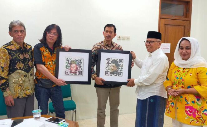 
					Hibah Lukisan QR Art di Pesantren Tebuireng