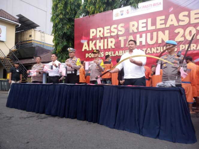 
					Ungkap Kasus Selama 1 Tahun Terakhir Oleh  Polres Pelabuhan Tanjung Perak 