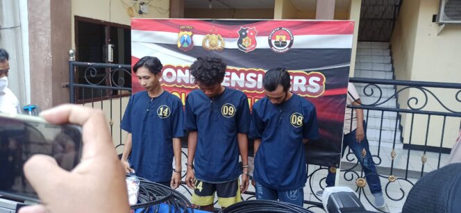 
					Tiga Maling Kabel Telkom Disurabaya Ditangkap Polisi 