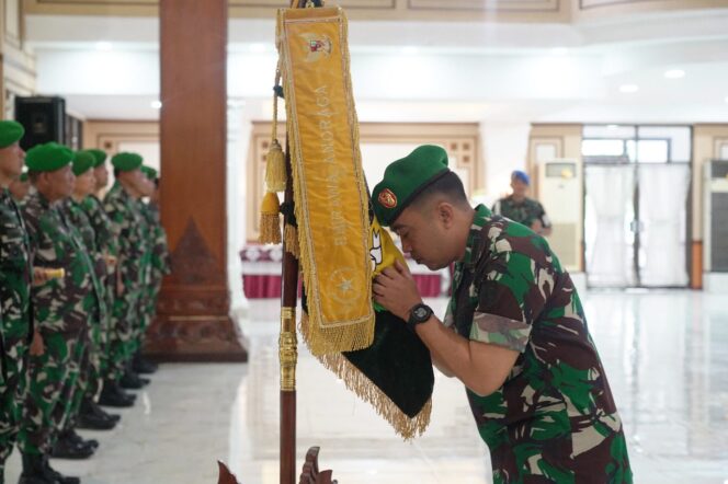 
					Mayjen TNI Farid Makruf Pimpin Upacara Sertijab Kababinminvetcaddam V/Brawijaya