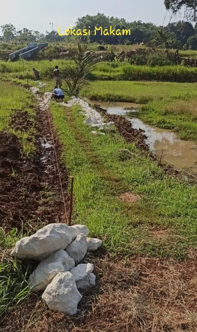 
					Warga Dusun  Benjeruh Gotong Royong Perbaiki Jalan Makam Busoran
