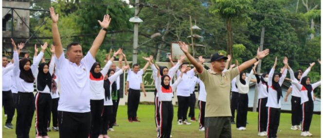 
					Tingkatkan Sinergitas TNI-POLRI, Polres Lambar Laksanakan Senam Bersama Dengan Kodim 0422/Lb