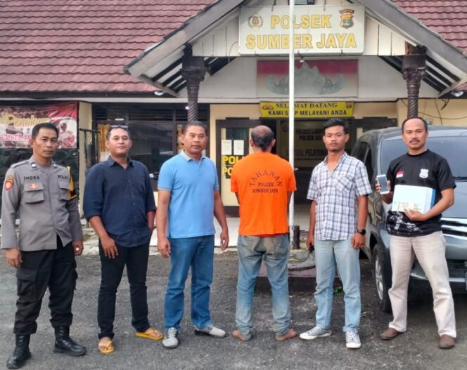 
					Polsek Sumber Jaya Berhasil Mengamankan Pelaku penggelapan Mobil