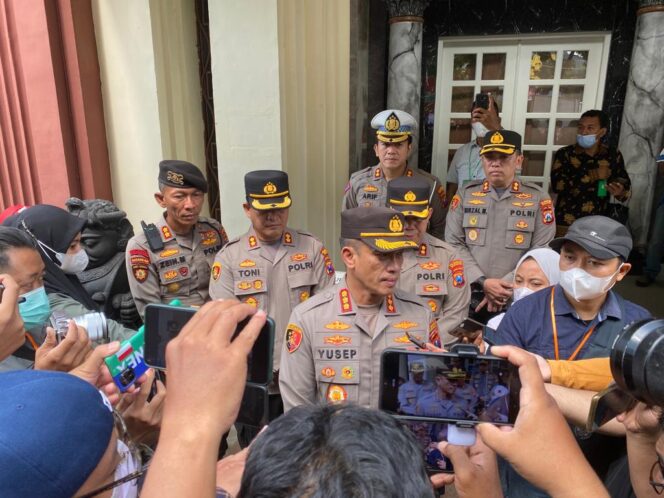 
					Sidang Perdana Kasus Kanjuruhan, Polrestabes Surabaya Kerahkan 1600 Personil Pengamanan