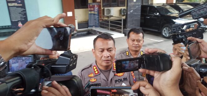 
					Soal Kasus Dugaan  Polisi jual istri,Kabid Humas Polda Jatim Kombes Dirmanto: Tidak Ada Motif Ekonomi Terkait Kasus Asusila Itu