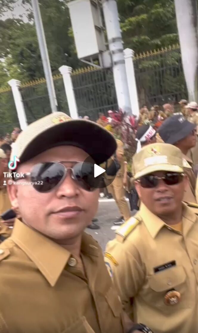 
					Viral Video Kepala Desa Mano’an Dimedia Sosial Pasca Demo Di Senayan