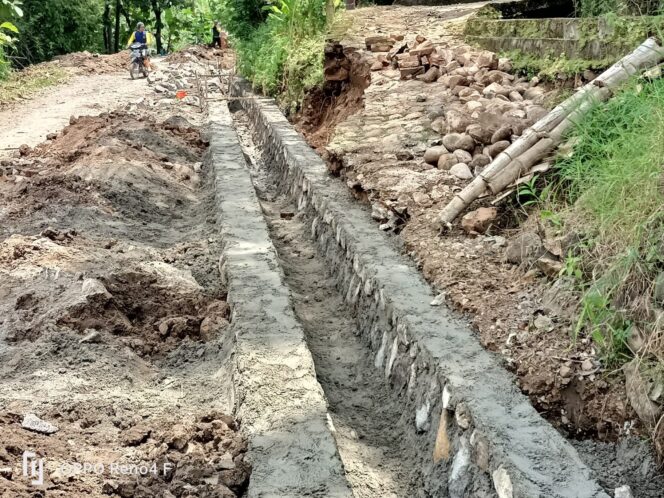 
					Jadi Prioritas Untuk Kesejahteraan Masyarakat, Pemdes Jenangan Bangun 2 Titik Dari BKKD