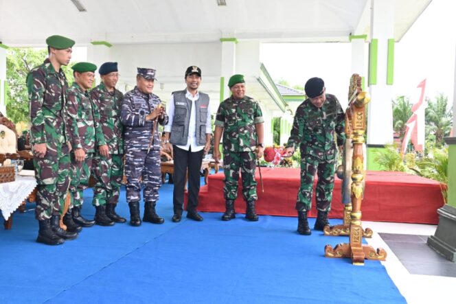 
					Aster Panglima TNI Resmikan Pelaksanaan Program Karya Bakti Skala Besar Di Madiun