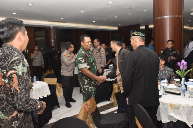 
					Pangdam V/Brawijaya Mayjen TNI Farid Makruf, Undang Tokoh Pendekar Silat Se-Jatim