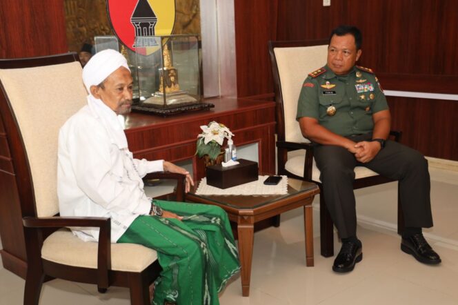 
					Ikatan Kyai dan Tokoh Madura Audiensi Dengan Pangdam V, Gagas Rumah Rehabilitasi Narkoba