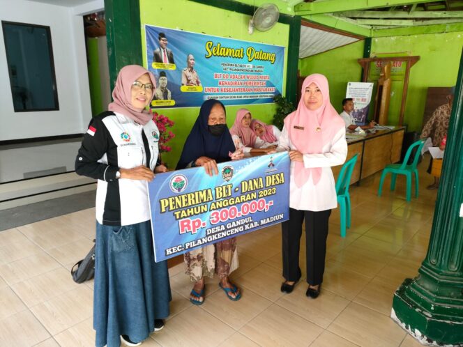 
					Sebanyak 52 KPM, Warga Desa Gandul Kecamatan Pilangkenceng Menerima BLT-DD