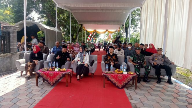 
					Pemdes Kumitir Gelar Ruwah Desa dan Peresmian Jalan Paving 3D Situs Kumitir