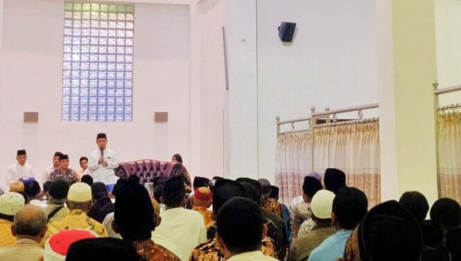 
					Pengasuh Ponpes Amanatul Umma Gelar Buka Puasa Bersama Bekisar Se-Kecamatan Mojoanyar