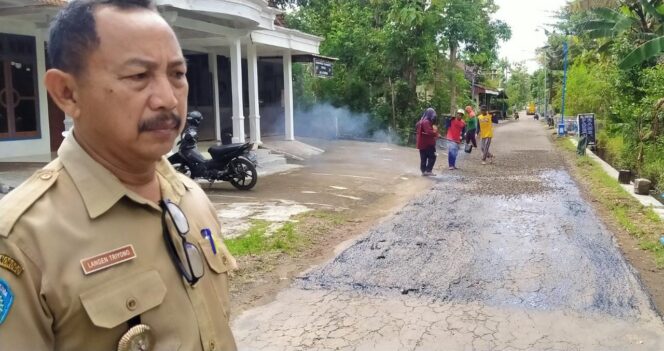 
					Realisasikan Dana Desa, Pemdes Jalen Perbaiki Jalan Aspal Di Empat Lokasi