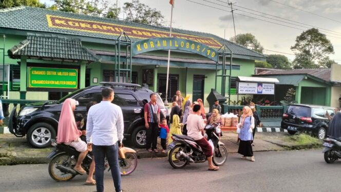 
					Koramil 0805/10 Sine Bersama Media Bagi – Bagi Takjil